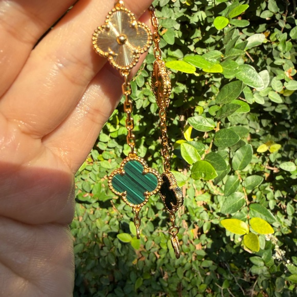 Elegant Gold and Green Clover Bracelet - Picture 12 of 12